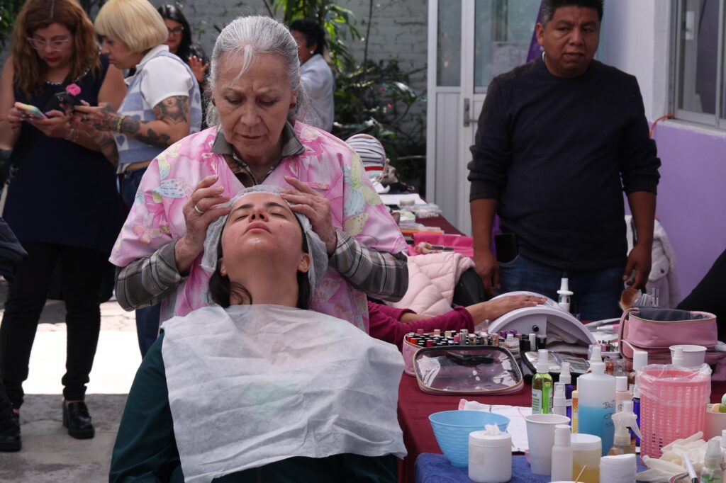 Semujeres promueve autoestima con brigada estética