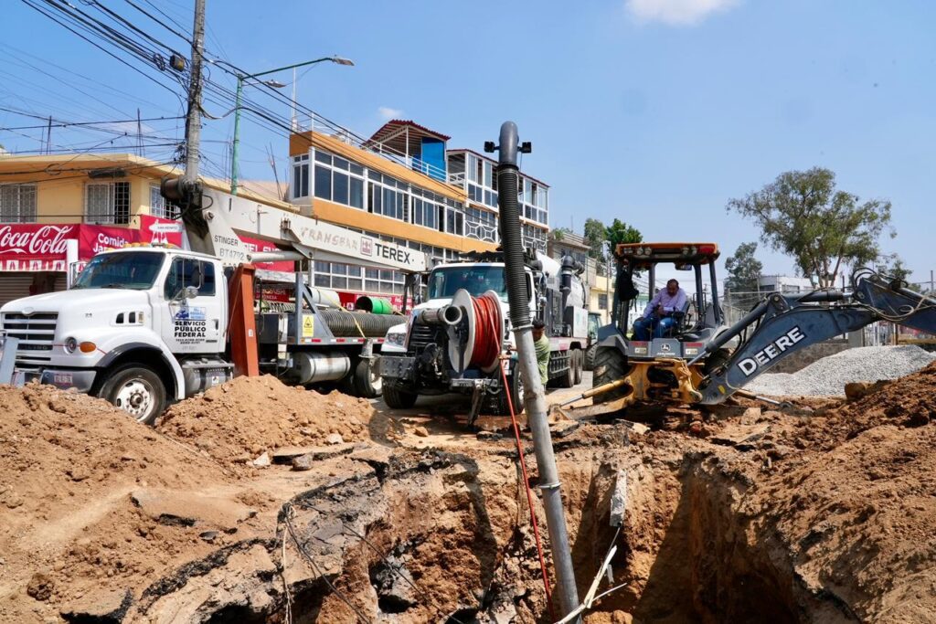 Reparan tubería dañada en Pedregal de Santa Úrsula