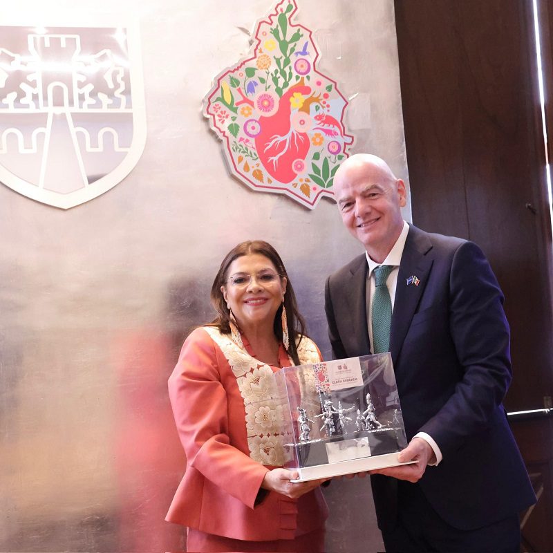 Clara Brugada se reúne con Gianni Infantino rumbo al Mundial 2026