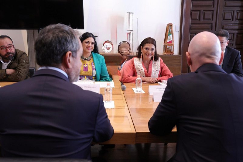 Clara Brugada se reúne con Gianni Infantino rumbo al Mundial 2026