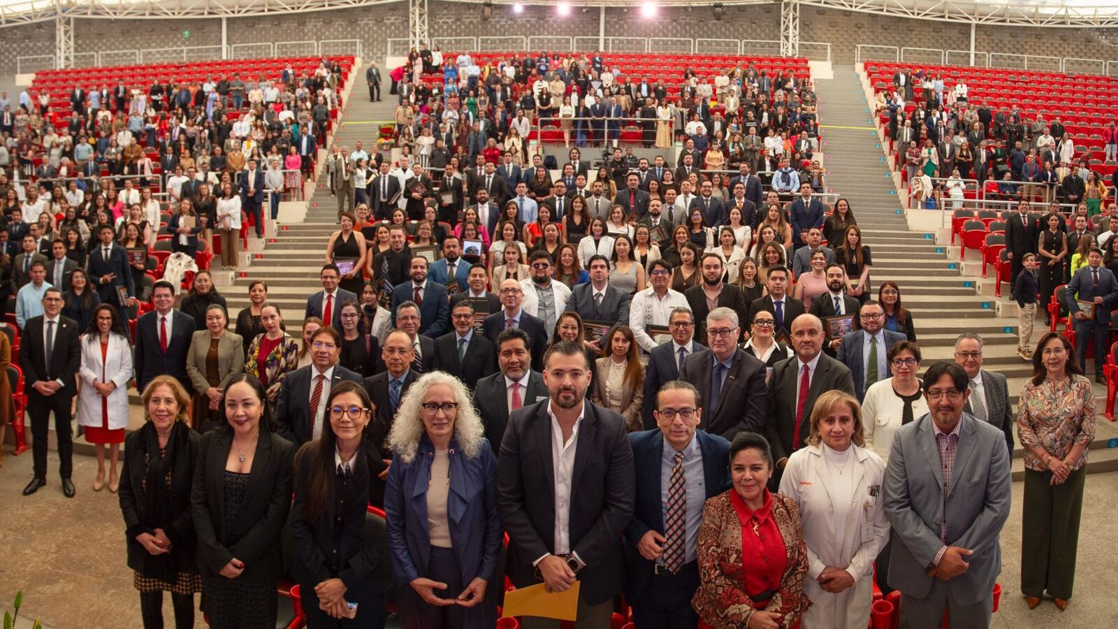 ISSEMYM gradúa a 196 médicos especialistas