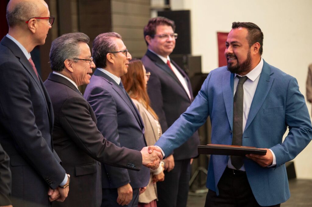 ISSEMYM gradúa a 196 médicos especialistas