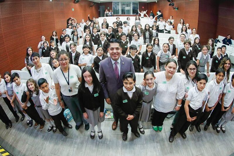 Niñez participa en Parlamento Infantil en el Senado