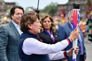 Delfina Gómez encabeza encendido del Fuego Nuevo