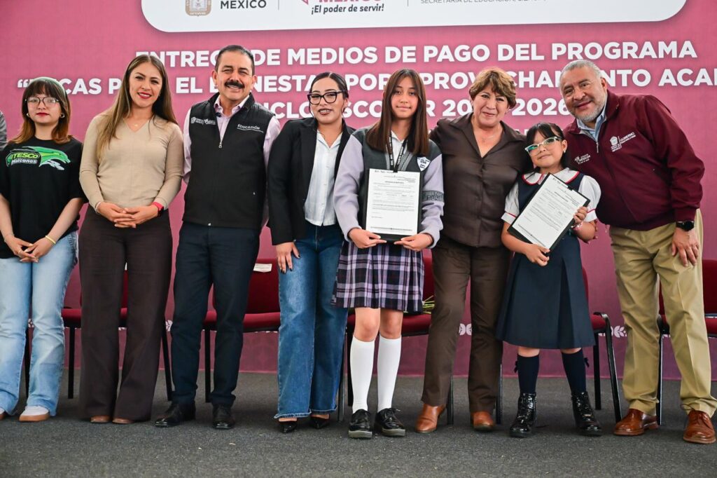 Delfina Gómez impulsa becas para jóvenes mexiquenses