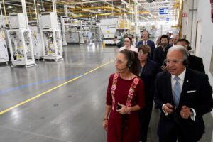 Sheinbaum destaca confianza de GM en México