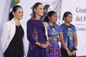 Mujeres mexicanas impulsan economía de EU: Sheinbaum