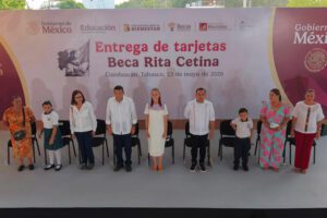 Sheinbaum impulsa becas para útiles escolares