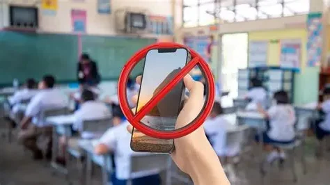 Buscan limitar uso de celulares en escuelas