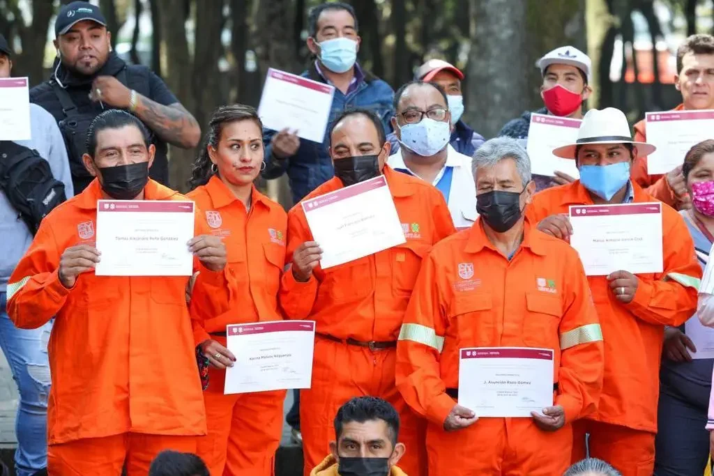 Exigen salario digno para trabajadores de limpia