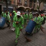 Exigen salario digno para trabajadores de limpia