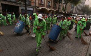 Exigen salario digno para trabajadores de limpia