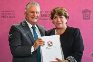 Delfina Gómez recibe pliego del SUTEYM