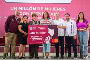 Delfina Gómez entrega tarjeta un millón de Mujeres con Bienestar