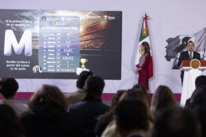 Becas universales benefician a 12.8 millones