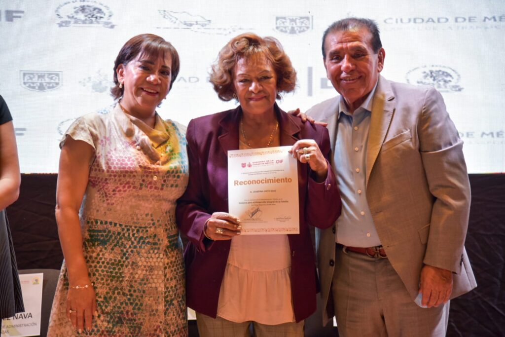 DIF Capitalino reconoce trayectoria laboral