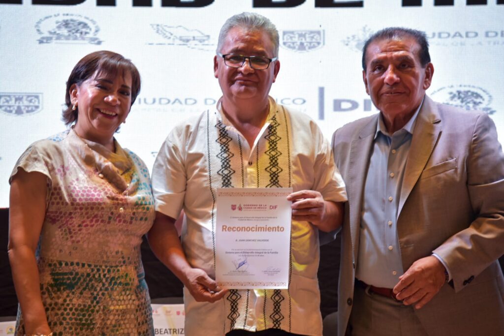 DIF Capitalino reconoce trayectoria laboral