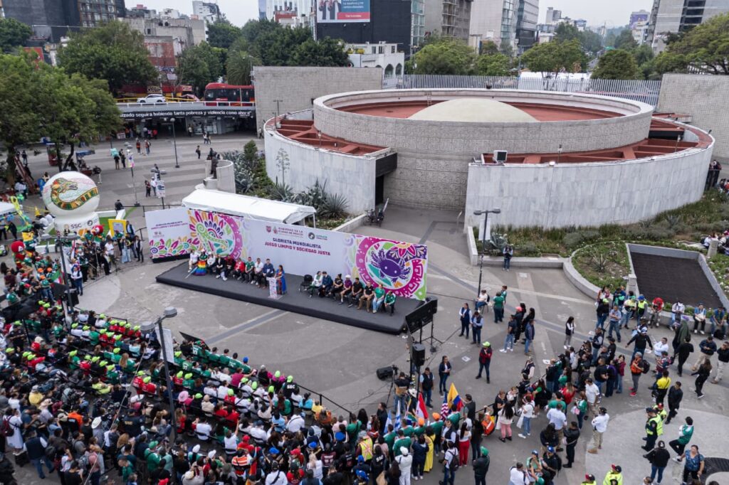 Inaugura Clara Brugada Glorieta Mundialista en la zona de Insurgentes