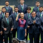 Claudia Sheinbaum encabeza ceremonia de abanderamiento de la selección nacional