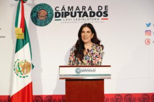 Kenia López