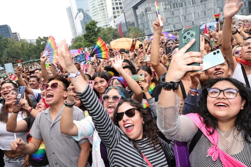 Marcha del Orgullo reúne a 550 mil en la capital