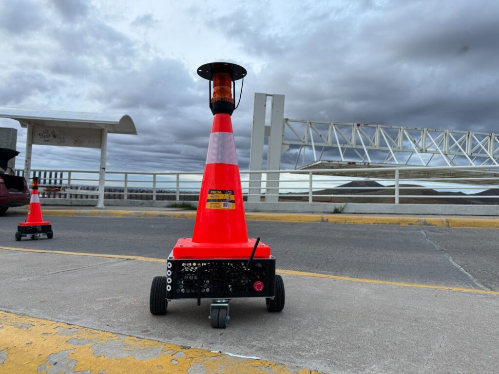 IPN crea conos robotizados para seguridad vial