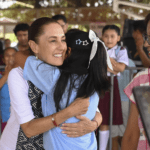 Sheinbaum entrega Beca Rita Cetina en Veracruz; beneficiará a más de 9 millones de estudiantes