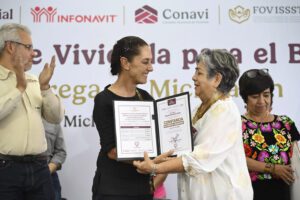 Sheinbaum entrega viviendas en Michoacán