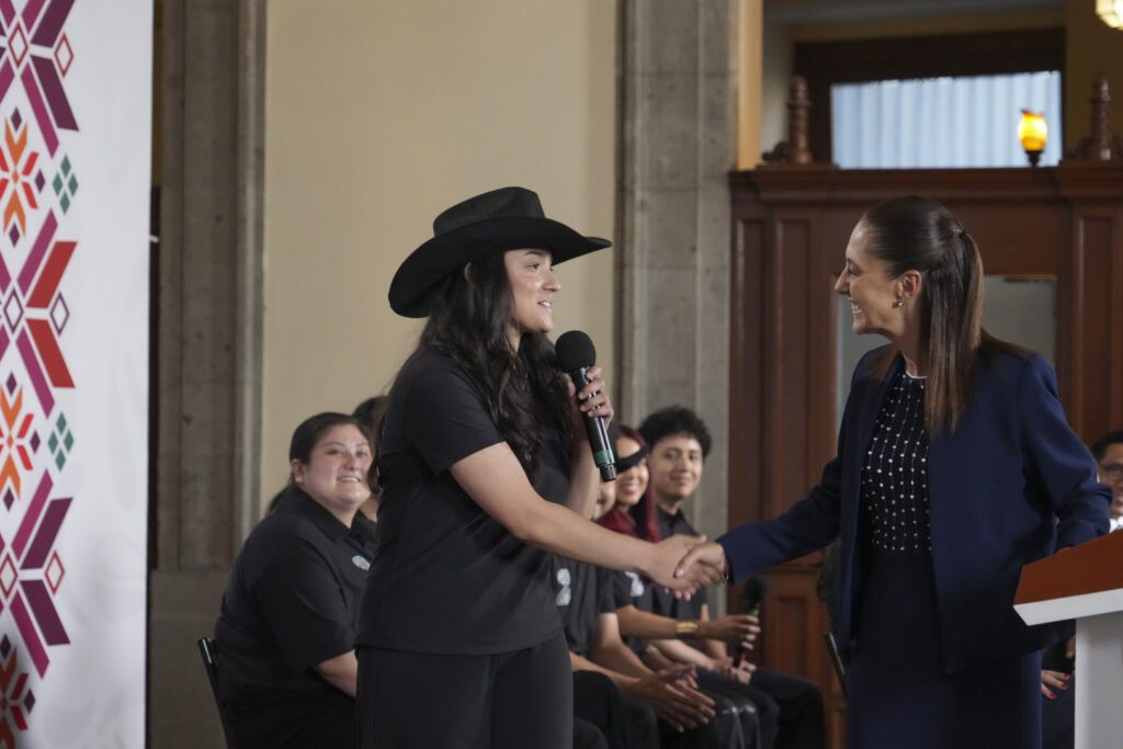 México Canta fortalece la paz con jóvenes binacionales