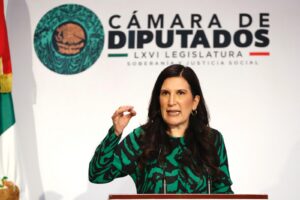Kenia López pide recomponer relación con EU