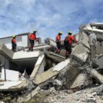 Venezuela acelera retiro de escombros en La Guaira