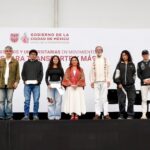 Brugada amplía beca para universitarios en CDMX