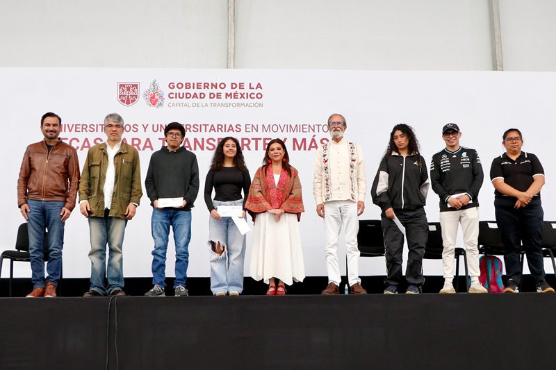 Brugada amplía beca para universitarios en CDMX