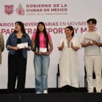 Brugada amplía beca universal para universitarios