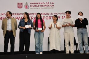 Brugada amplía beca universal para universitarios