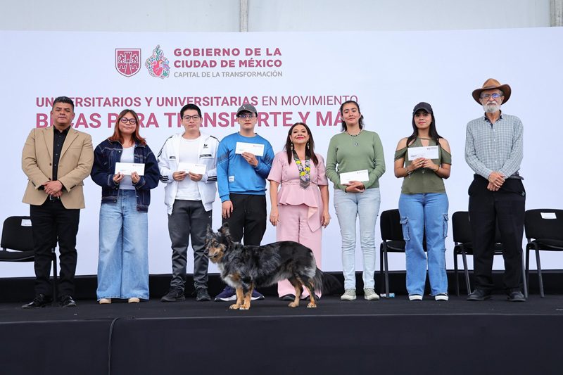 Brugada fortalece becas para universitarios