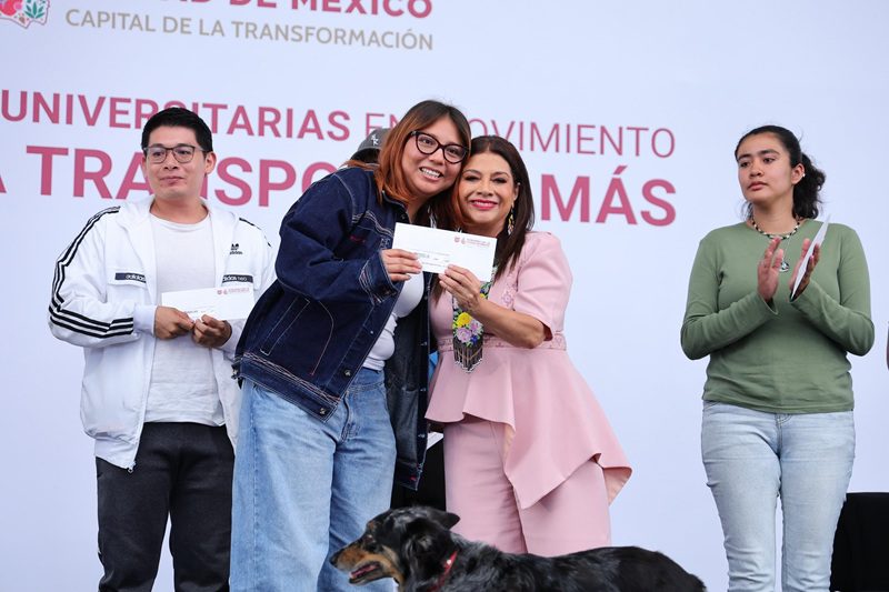 Brugada fortalece becas para universitarios