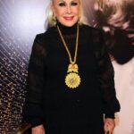LAURA ZAPATA RECIBE HOMENAJE EN UCRANIA