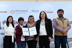 Entregan escrituras y apoyos de vivienda en Chalco