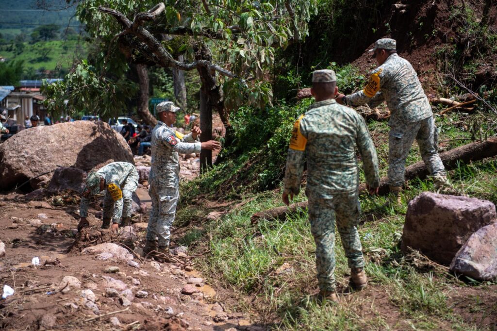 Temascaltepec recibe atención por deslave