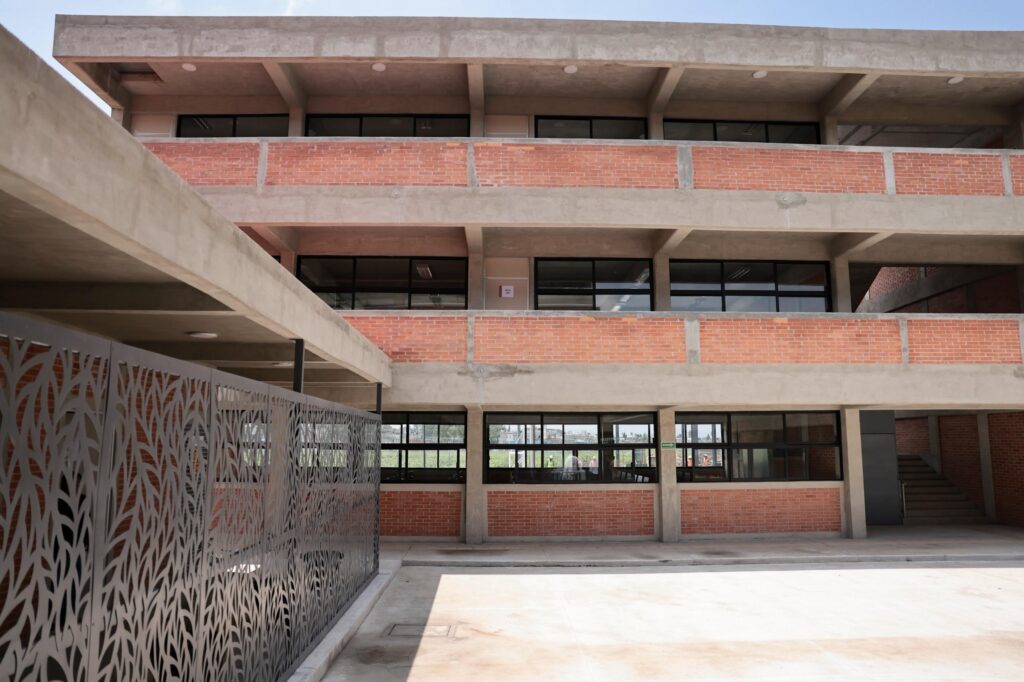 Sheinbaum va por 400 mil lugares en bachillerato
