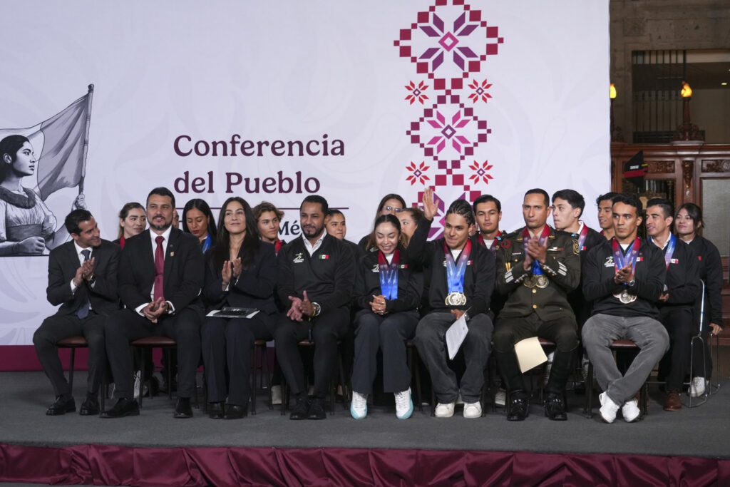 Sheinbaum aumentará becas a deportistas en 2027