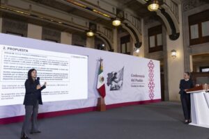 Sheinbaum propone eliminar doble nacionalidad a gobernantes