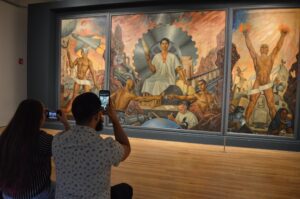Recorrido por los murales de Roberto Montenegro