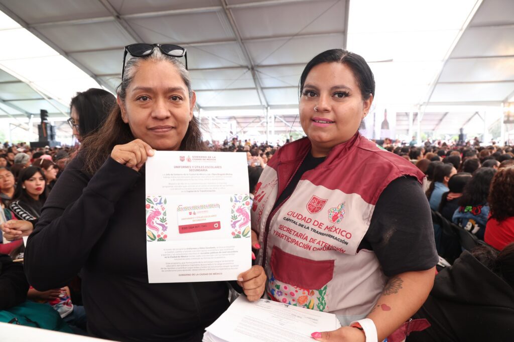CDMX entrega más de 24 mil becas escolares