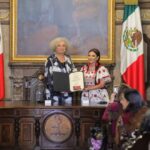 Clara Brugada entrega Llaves de la Ciudad a Angela Davis