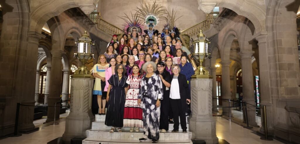 Clara Brugada entrega Llaves de la Ciudad a Angela Davis