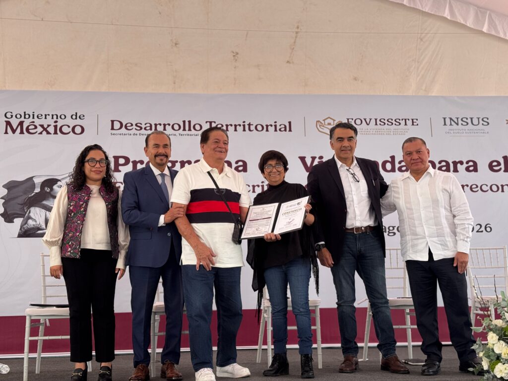 Mil familias de Atizapán reciben certeza jurídica