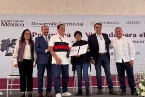 Mil familias de Atizapán reciben certeza jurídica