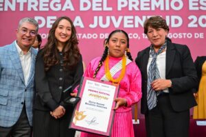 Delfina Gómez reconoce a jóvenes mexiquenses